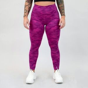 NWT Fleo El Toro Bounce 25" Leggings Fuchsia Red Camo XS